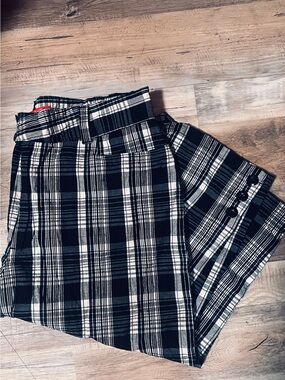Zoey and Beth Plus, Black & White Plaid Woman’s Capris